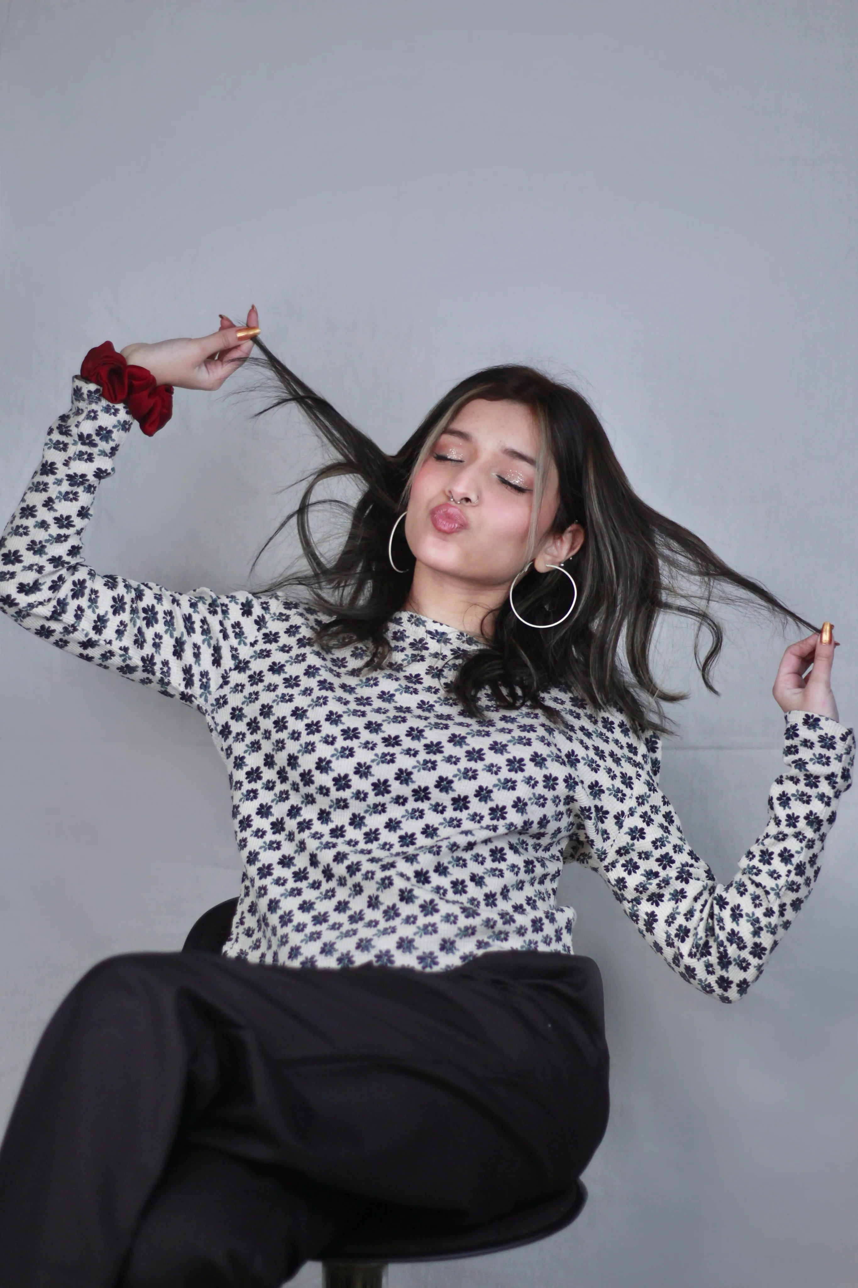 Black & White Floral Rib-Knit Fitted Top - Image 3