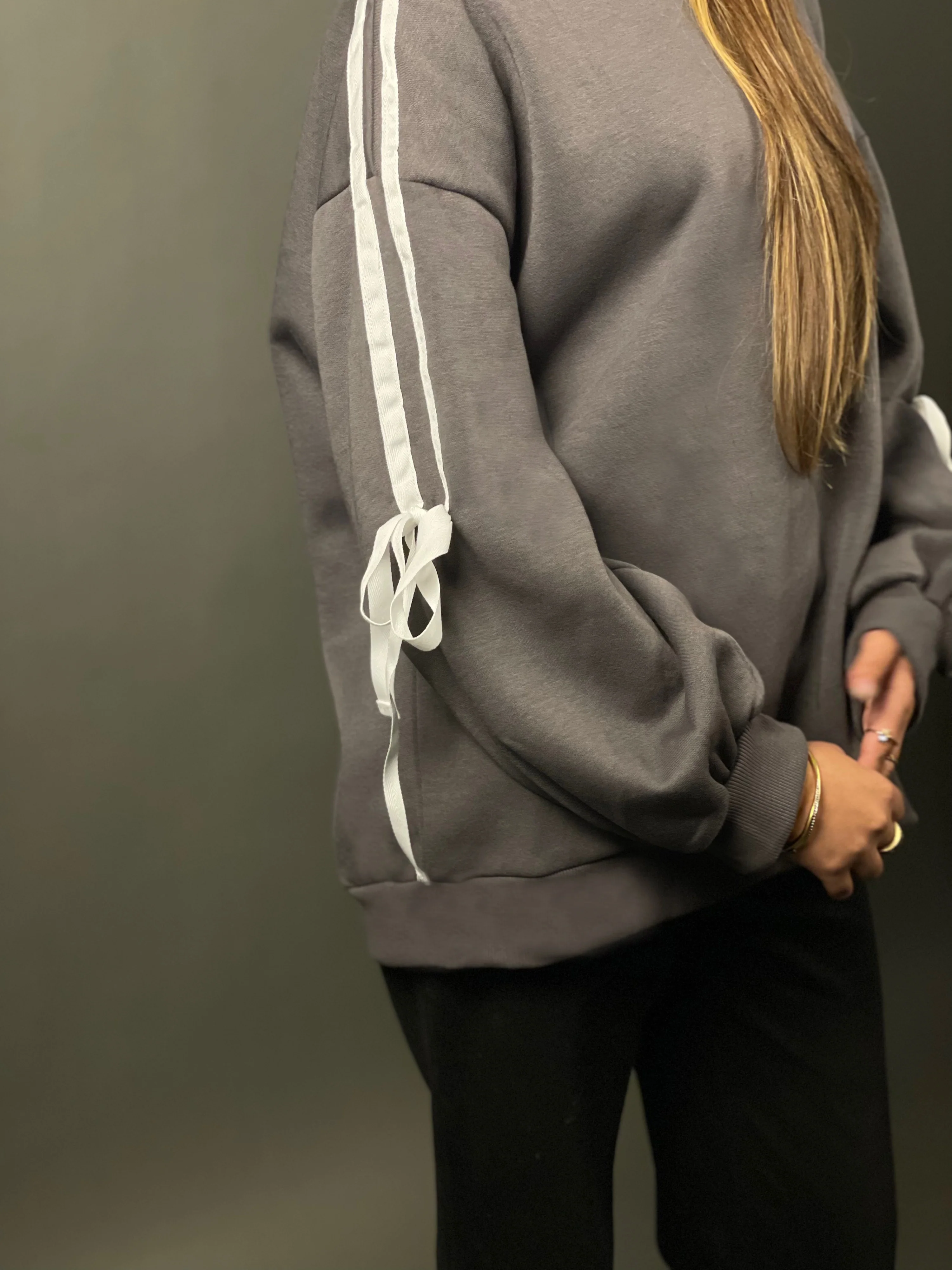 Coquette Detail Grey Sweatshirt - Image 3