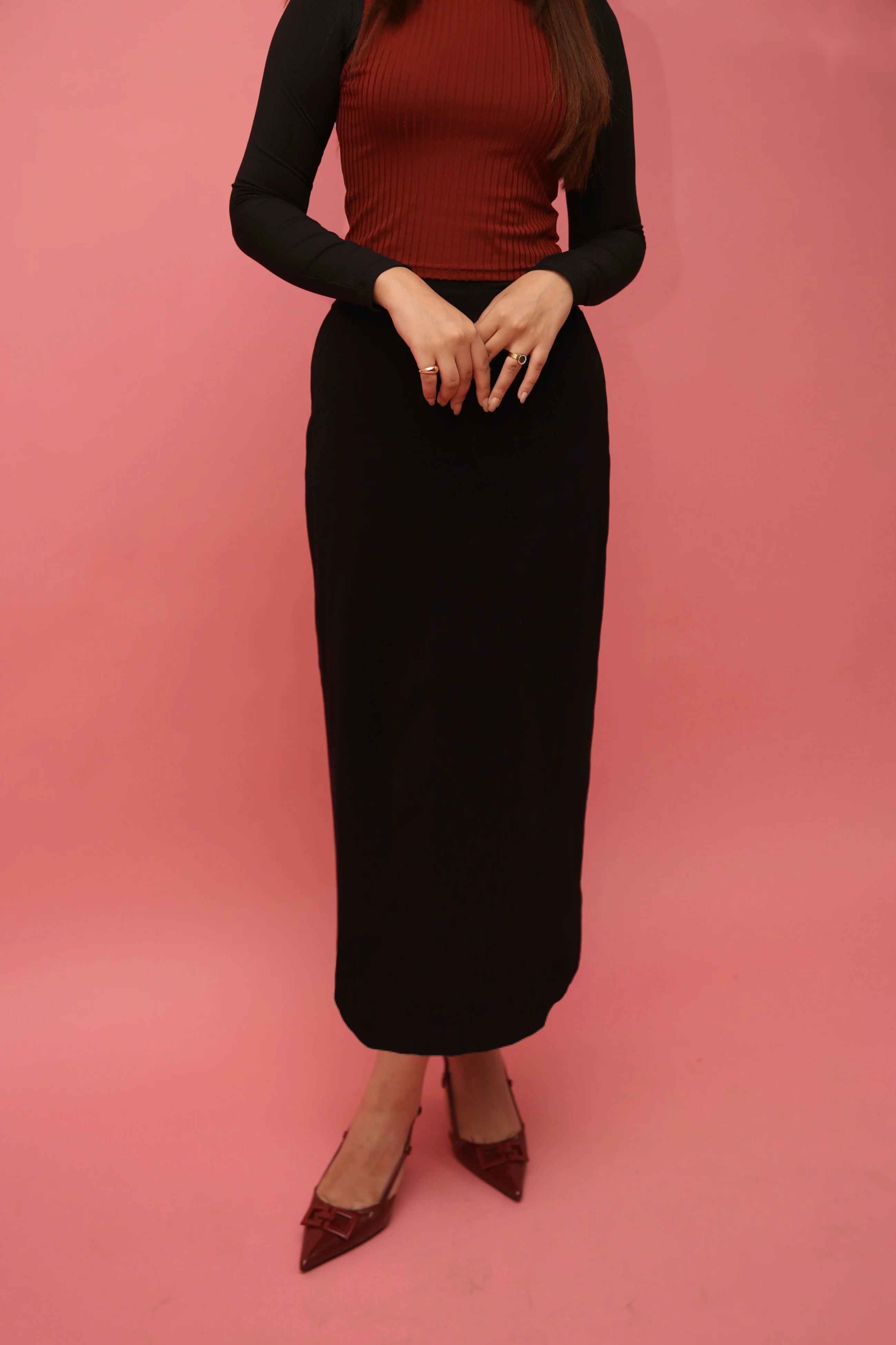Knitted Straight Cut Black Skirt - Image 4