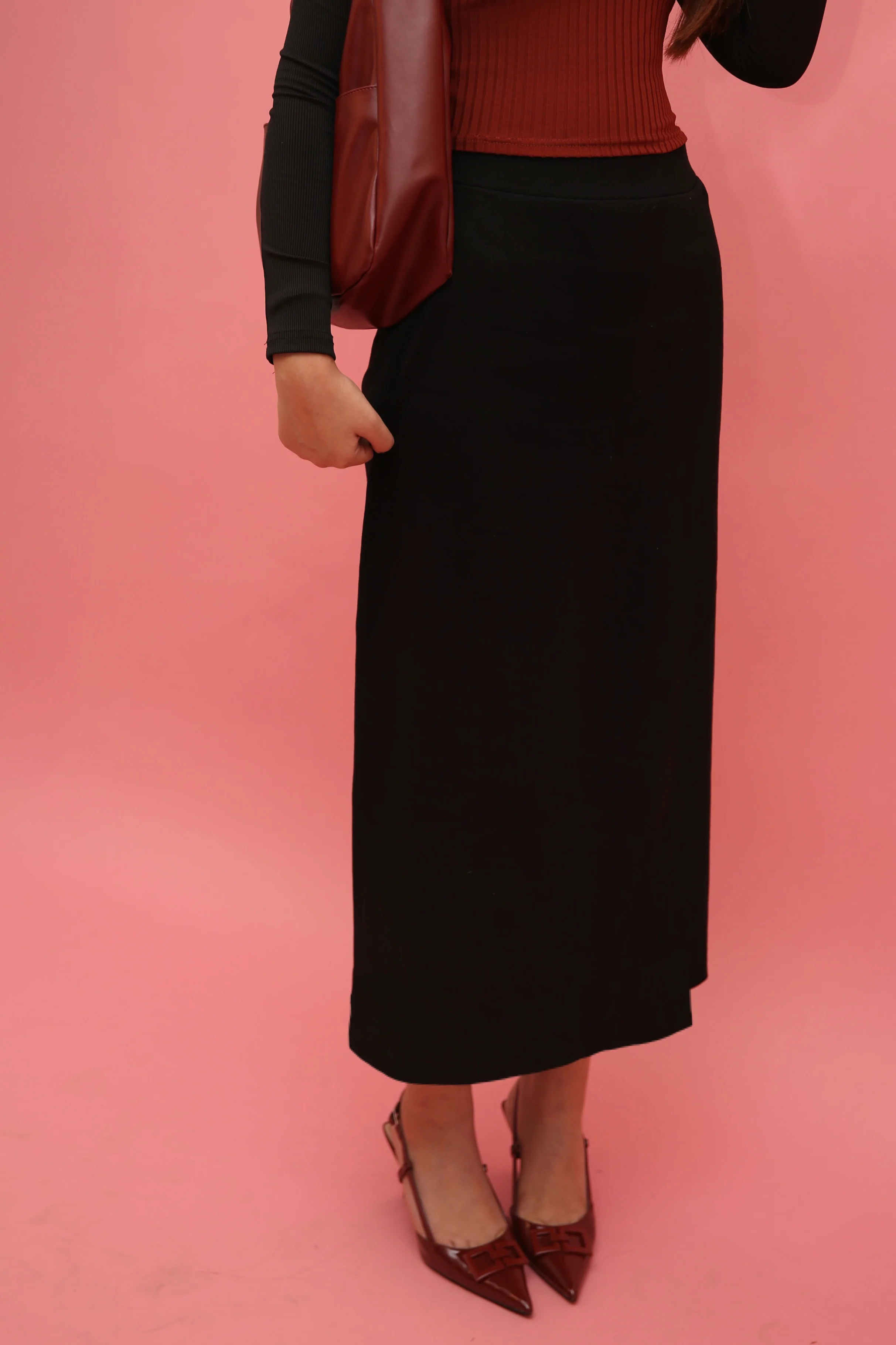 Knitted Straight Cut Black Skirt - Image 5