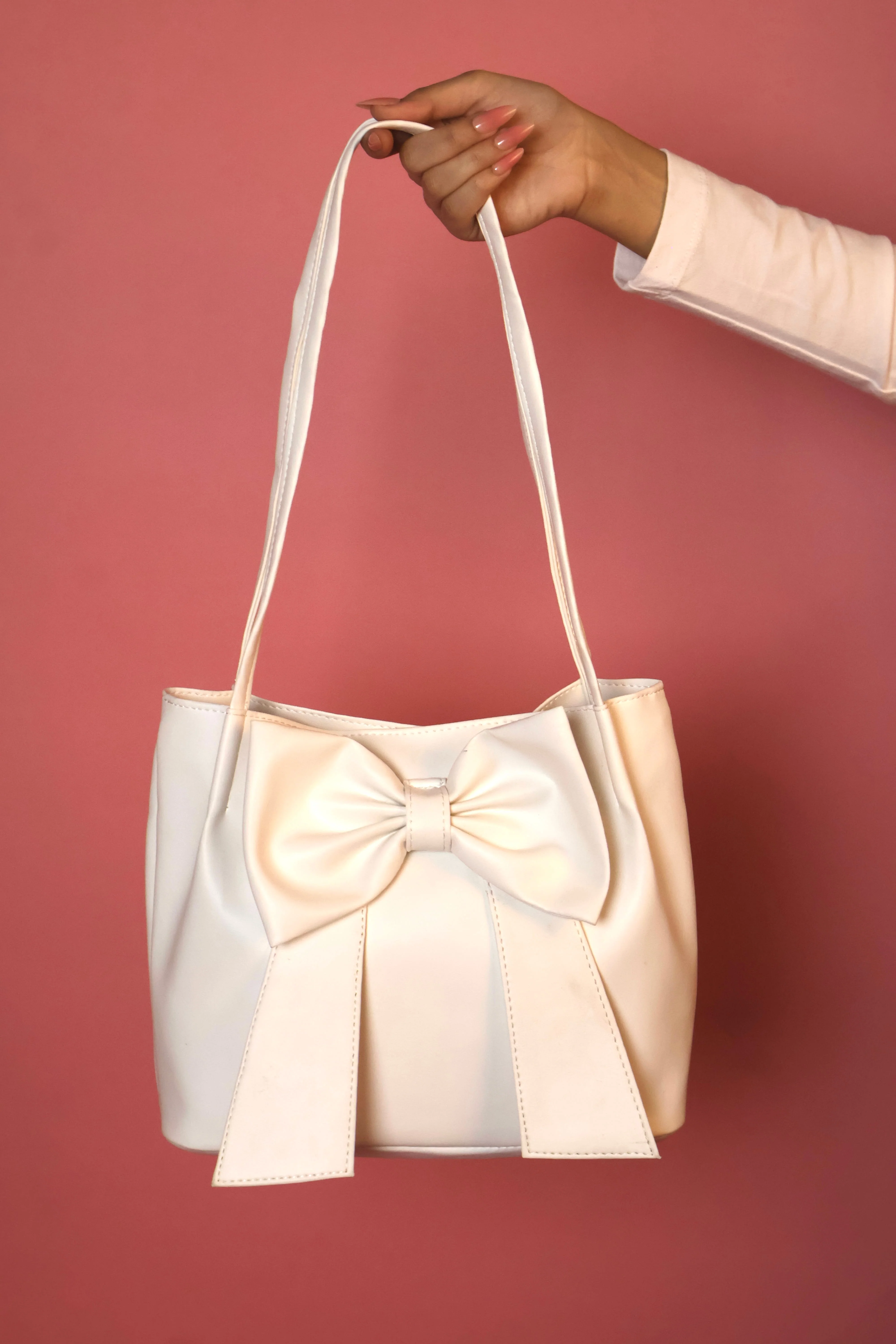 White Soft Bow Hand Bag - Image 3