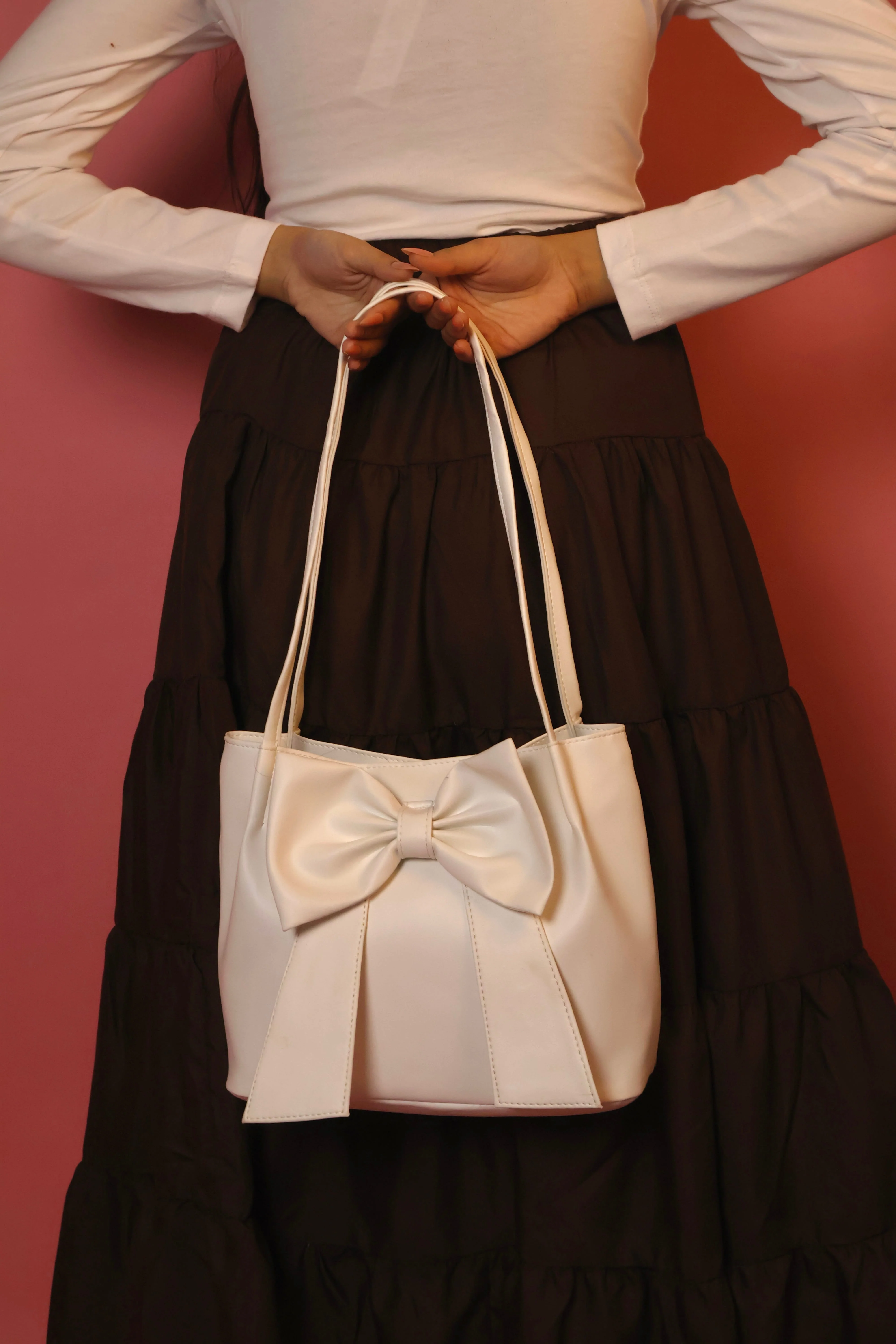 White Soft Bow Hand Bag - Image 4