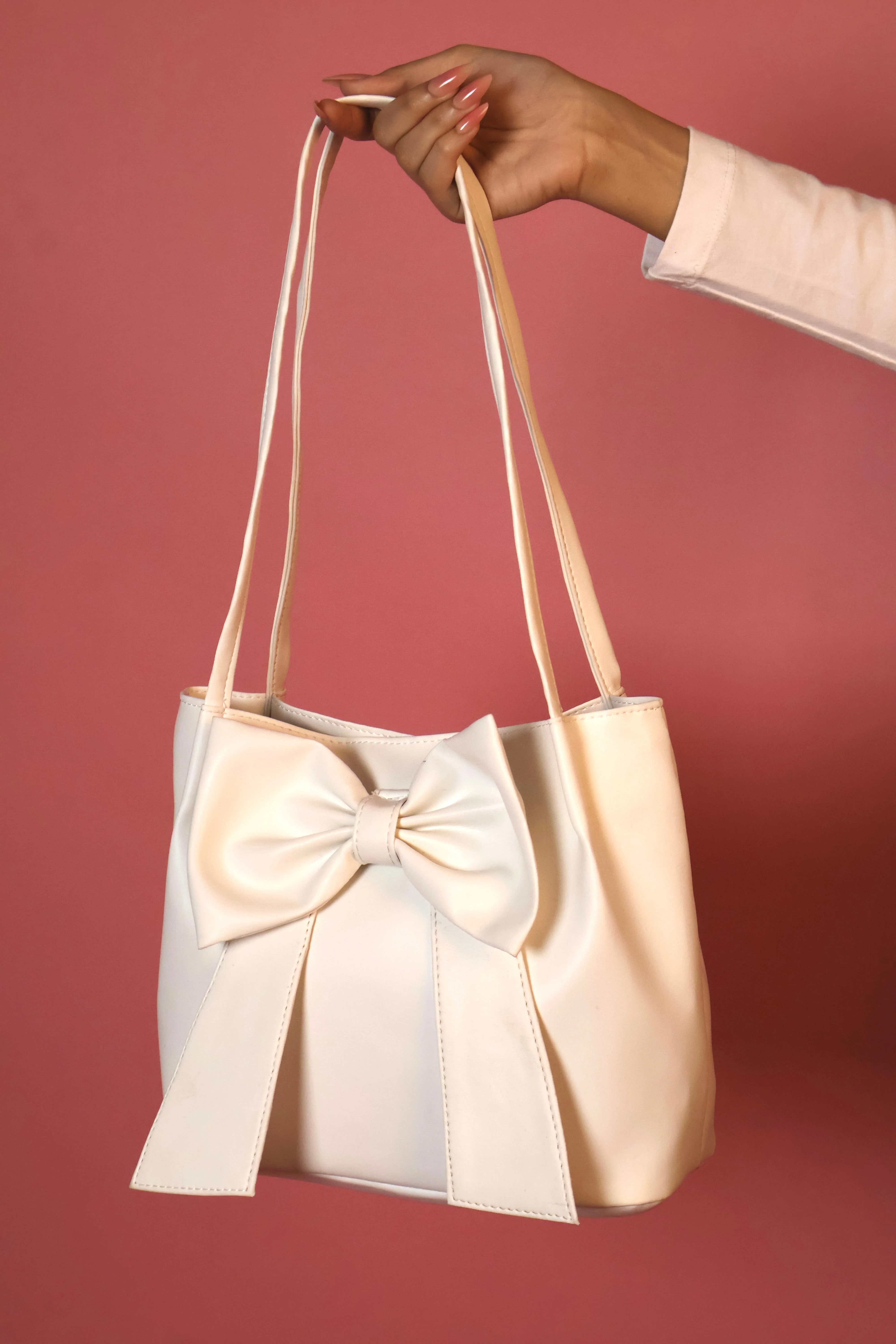 White Soft Bow Hand Bag - Image 6